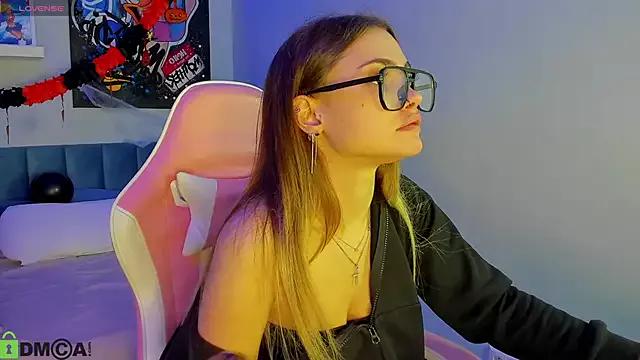 Try our girls live displays and explore the company of endless strippers, with beautiful physiques, vibrating toys and more.