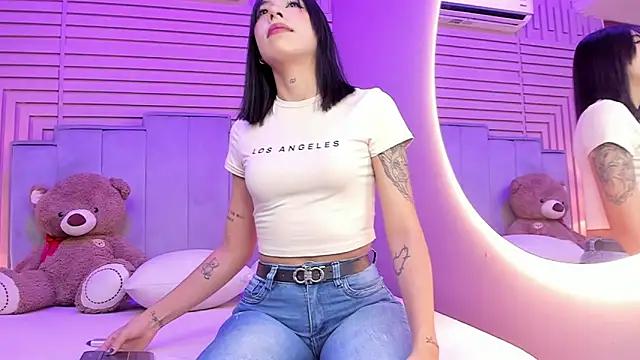 Try our girls live displays and explore the company of endless strippers, with beautiful physiques, vibrating toys and more.