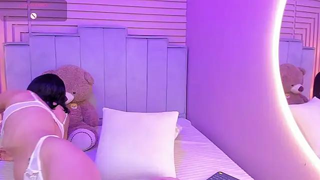 Try our girls live displays and explore the company of endless strippers, with beautiful physiques, vibrating toys and more.