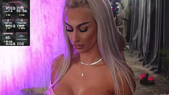 Try our girls live displays and explore the company of endless strippers, with beautiful physiques, vibrating toys and more.