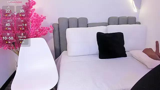 Try our girls live displays and explore the company of endless strippers, with beautiful physiques, vibrating toys and more.