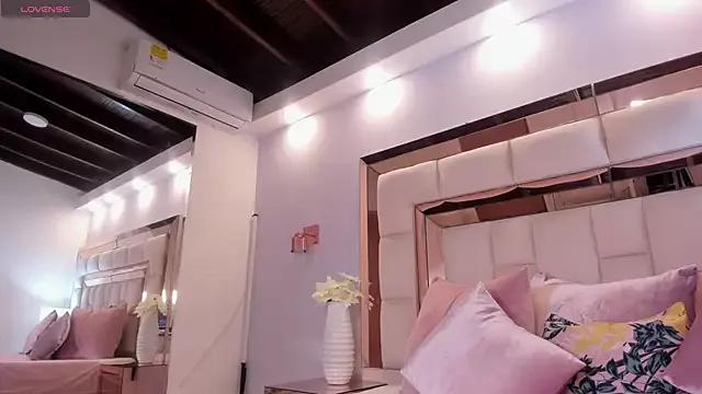 karolgaviriaa from StripChat is Freechat