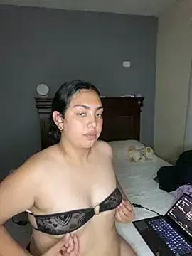 Karolineswettt from StripChat is Freechat