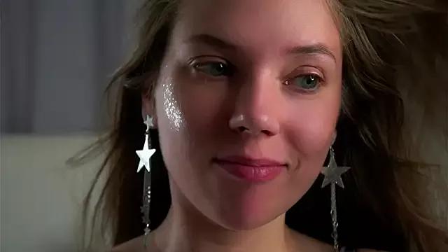 KarriBrownd from StripChat is Freechat