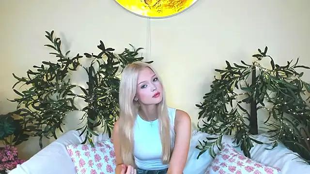 KaryTasch from StripChat is Freechat