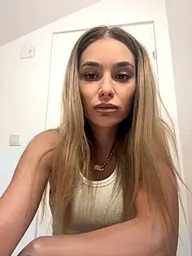 KaseyQuinn_ from StripChat is Freechat