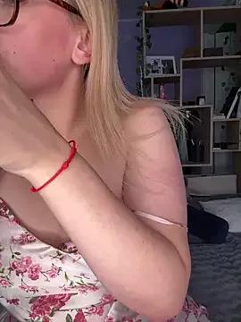 Try our girls live displays and explore the company of endless strippers, with beautiful physiques, vibrating toys and more.