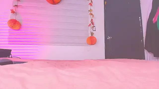 Try our girls live displays and explore the company of endless strippers, with beautiful physiques, vibrating toys and more.