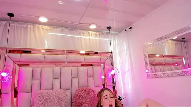 Try our girls live displays and explore the company of endless strippers, with beautiful physiques, vibrating toys and more.
