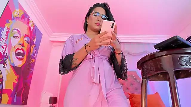 Try our girls live displays and explore the company of endless strippers, with beautiful physiques, vibrating toys and more.