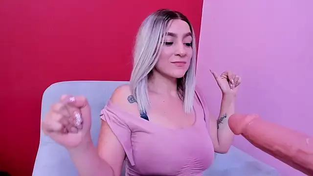 Try our girls live displays and explore the company of endless strippers, with beautiful physiques, vibrating toys and more.
