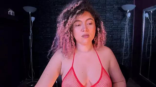 Try our girls live displays and explore the company of endless strippers, with beautiful physiques, vibrating toys and more.