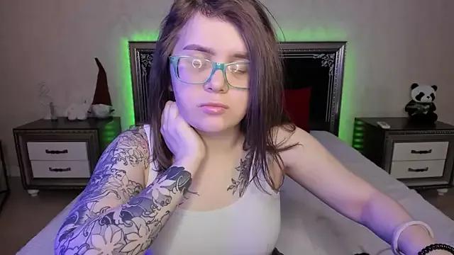 Try our girls live displays and explore the company of endless strippers, with beautiful physiques, vibrating toys and more.