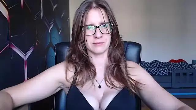 Try our girls live displays and explore the company of endless strippers, with beautiful physiques, vibrating toys and more.