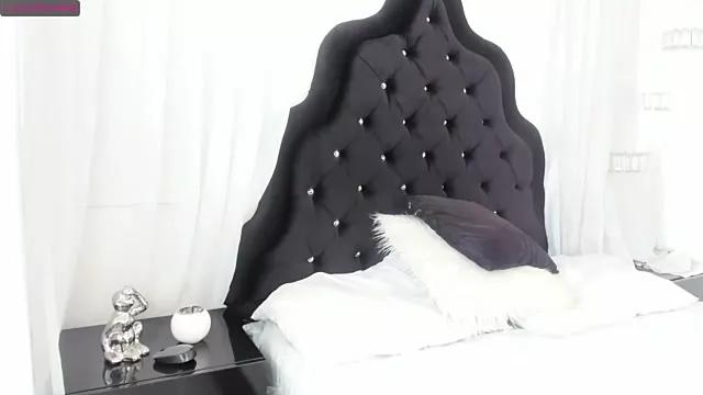 Keendaall_Fox from StripChat