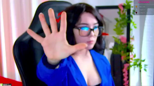 Kelly_foox — PINCH NIPPLES CLOSE TO CAM