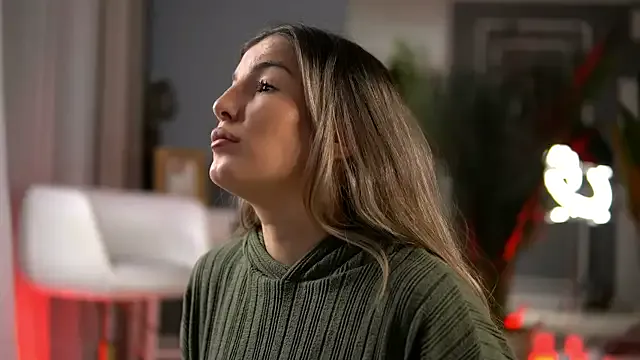 KellyMathews — Ass slaps in doggy pose