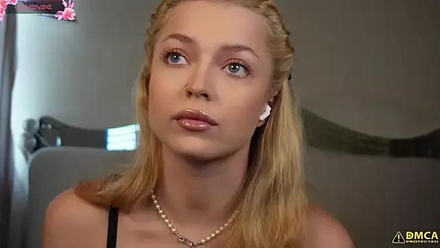 kellypeachcake from StripChat is Freechat