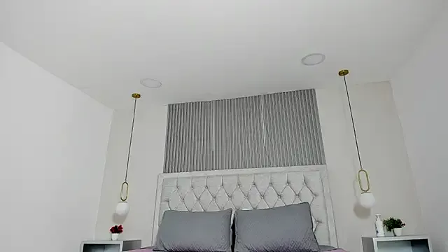 Kelsy_monroy_ — ice in the boobs