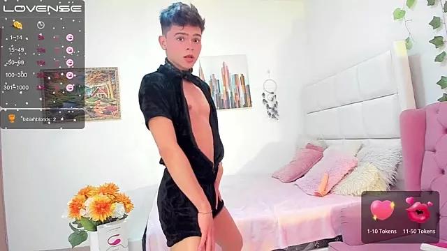Kenboy_18 from StripChat is Freechat