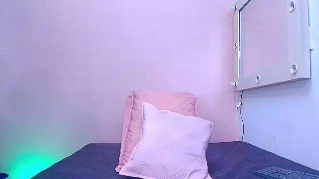 Try our girls live displays and explore the company of endless strippers, with beautiful physiques, vibrating toys and more.