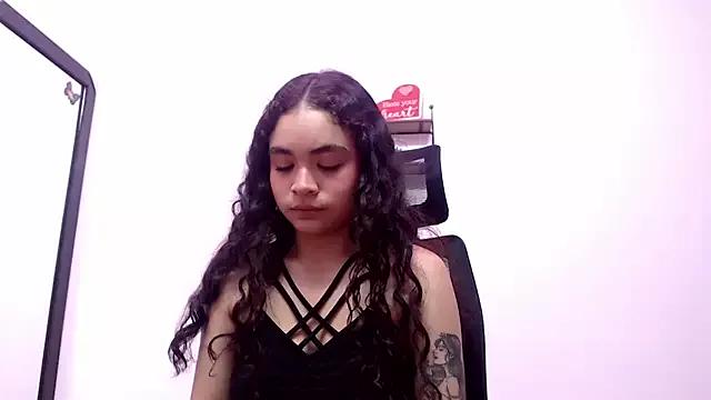 Try our girls live displays and explore the company of endless strippers, with beautiful physiques, vibrating toys and more.