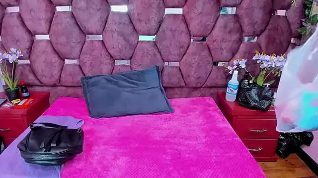 Try our girls live displays and explore the company of endless strippers, with beautiful physiques, vibrating toys and more.