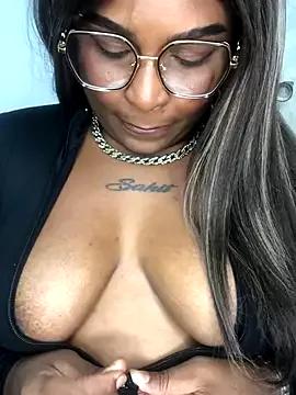KeniaMuller from StripChat is Freechat