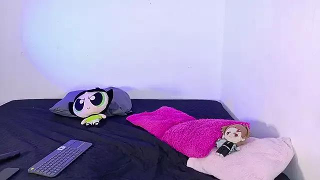 Try our girls live displays and explore the company of endless strippers, with beautiful physiques, vibrating toys and more.