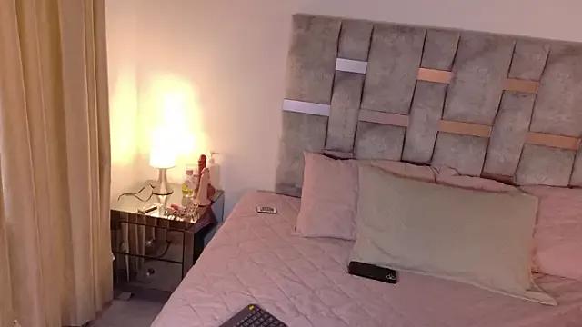 KiaMonroe from StripChat is Freechat