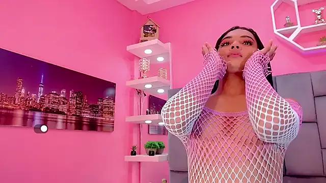 Try our girls live displays and explore the company of endless strippers, with beautiful physiques, vibrating toys and more.