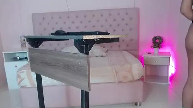 Try our girls live displays and explore the company of endless strippers, with beautiful physiques, vibrating toys and more.