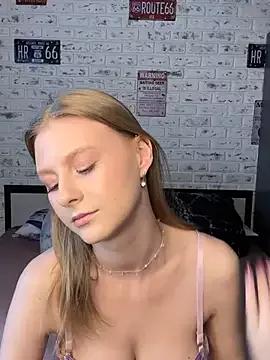 Photos of Kiki_Stacy from StripChat is Freechat