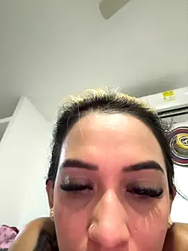 KIMBERLYPULIDO — Estrenando juguete 