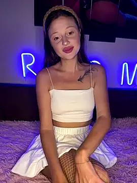 Try our girls live displays and explore the company of endless strippers, with beautiful physiques, vibrating toys and more.