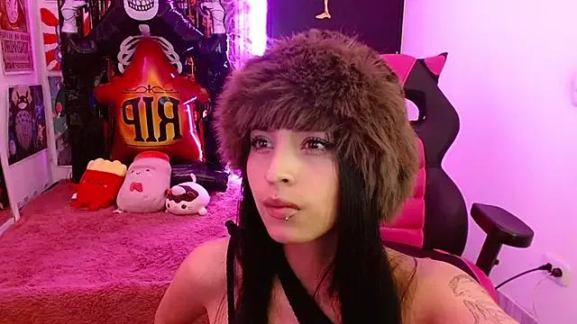 Try our girls live displays and explore the company of endless strippers, with beautiful physiques, vibrating toys and more.