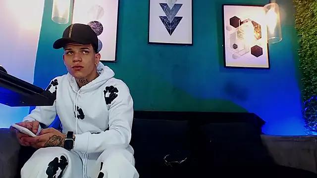Kings_of_heaven from StripChat is Freechat