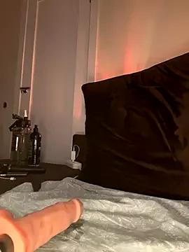 KissMeSasha from StripChat is Freechat