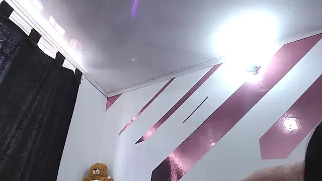 Try our girls live displays and explore the company of endless strippers, with beautiful physiques, vibrating toys and more.