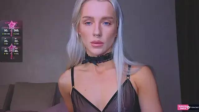 KittenFang from StripChat is Freechat