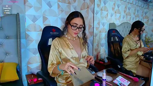 Try our girls live displays and explore the company of endless strippers, with beautiful physiques, vibrating toys and more.