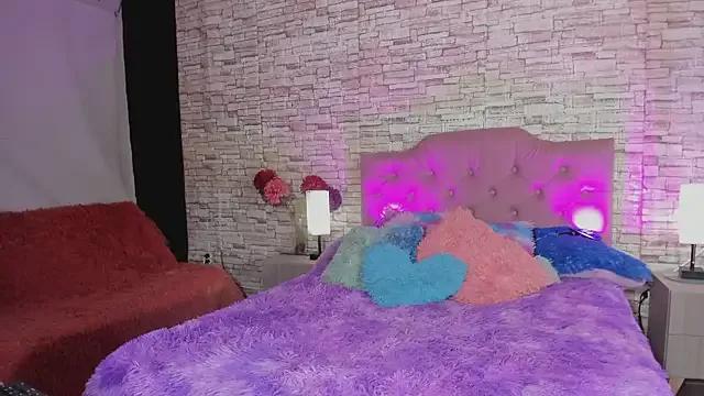 Try our girls live displays and explore the company of endless strippers, with beautiful physiques, vibrating toys and more.