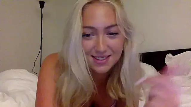Kitty_Swetty from StripChat is Freechat