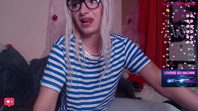KittyMia from StripChat is Freechat