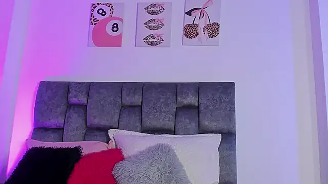 kittymonroe1 — masturbate with the dildo 