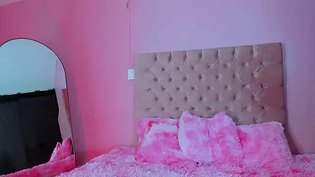 Try our girls live displays and explore the company of endless strippers, with beautiful physiques, vibrating toys and more.