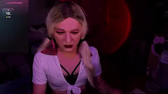 Kkkylie from StripChat is Freechat