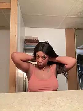 KLoveeee from StripChat is Freechat