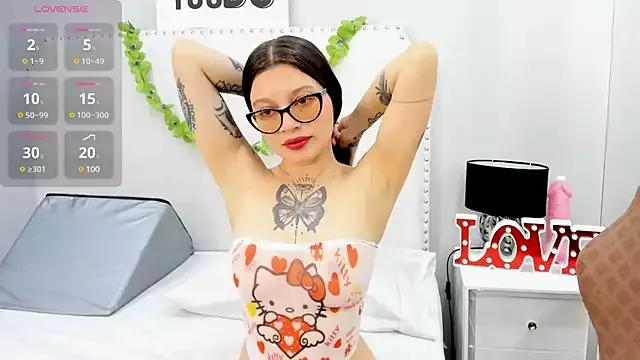 Try our girls live displays and explore the company of endless strippers, with beautiful physiques, vibrating toys and more.
