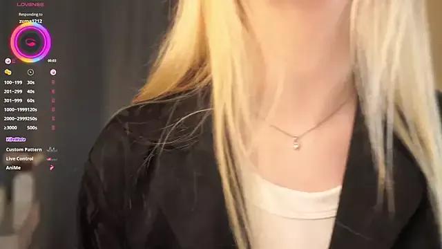 KrishnaSimmons from StripChat is Freechat